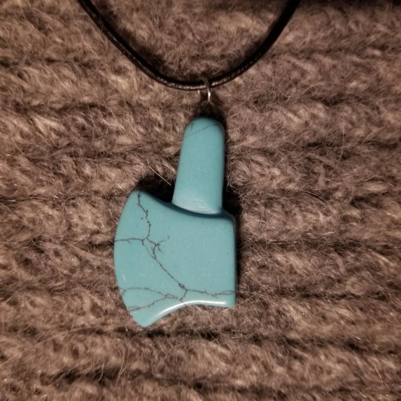 COPY - NWOT Turquoisite gemstone axe/battle axe pendant necklace, unisex - Picture 3 of 4